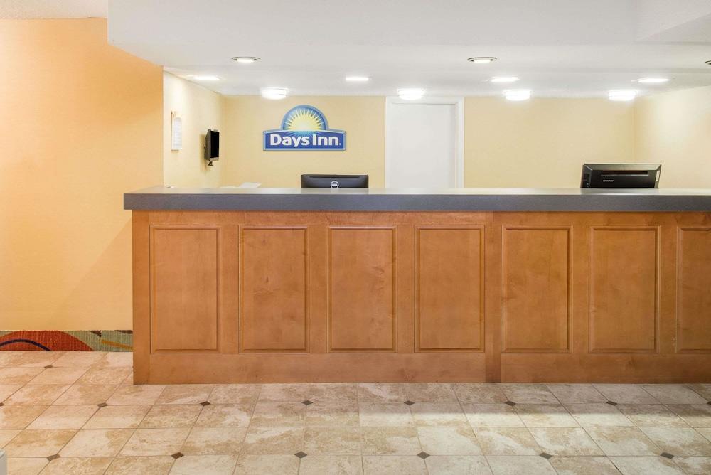 Days Inn by Wyndham Roanoke Near I-81