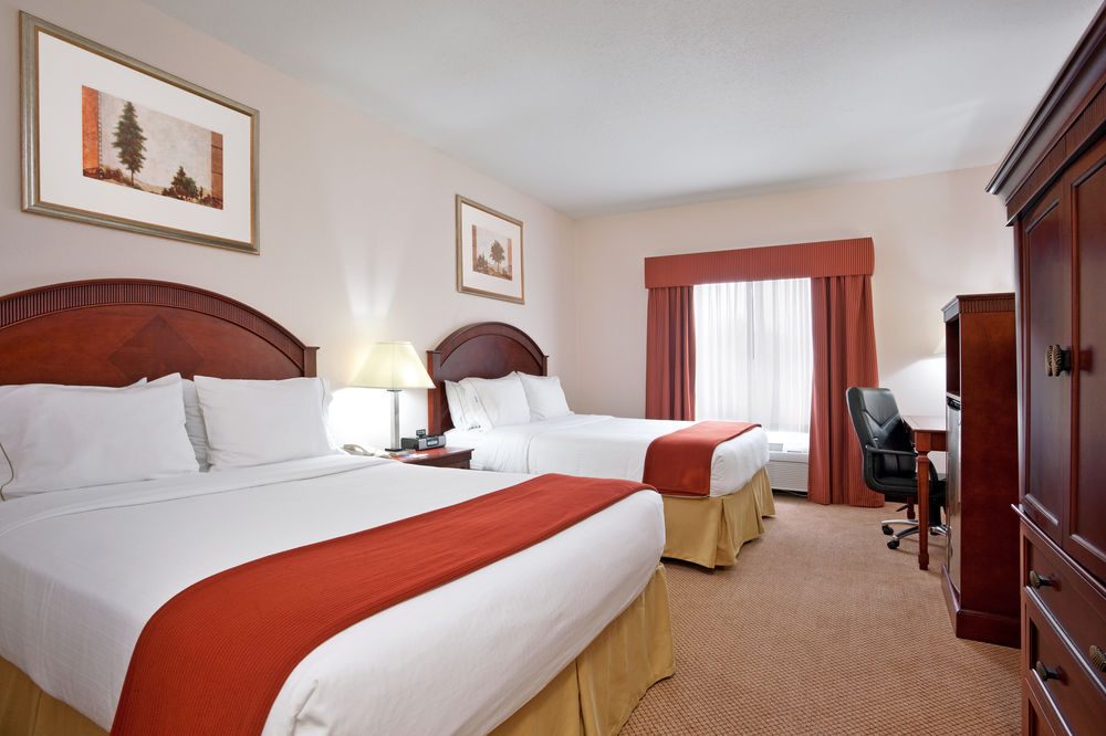 HOLIDAY INN EXPRESS HOTEL AND SUITES DETRO
