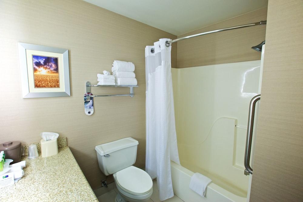 Holiday Inn Express Fargo-West Acres, an IHG Hotel