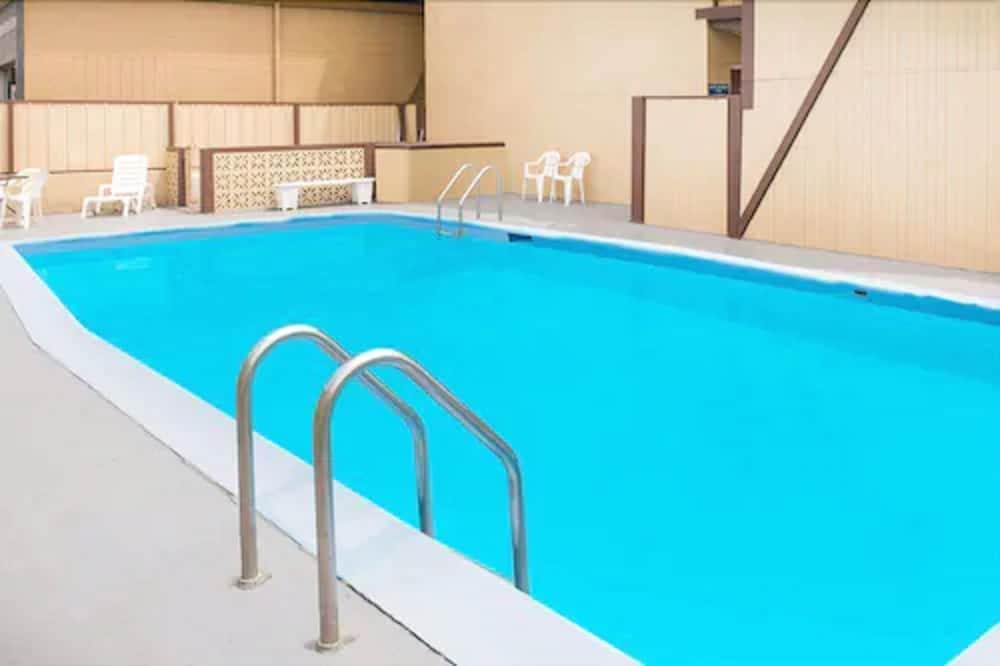 Travelodge by Wyndham Terre Haute