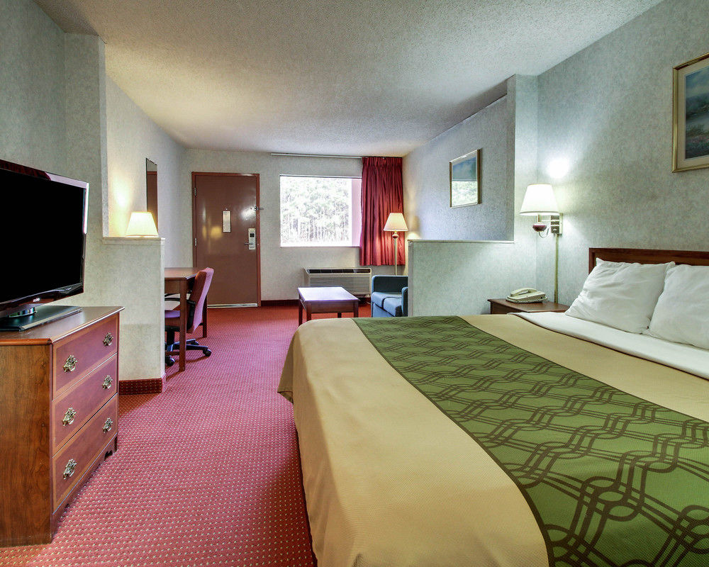 Econo Lodge Inn And Suites