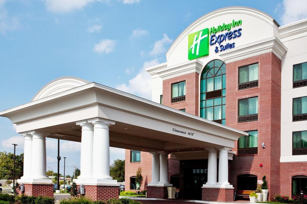 HOLIDAY INN EXPRESS HOTEL AND SUITES WILMINGTON