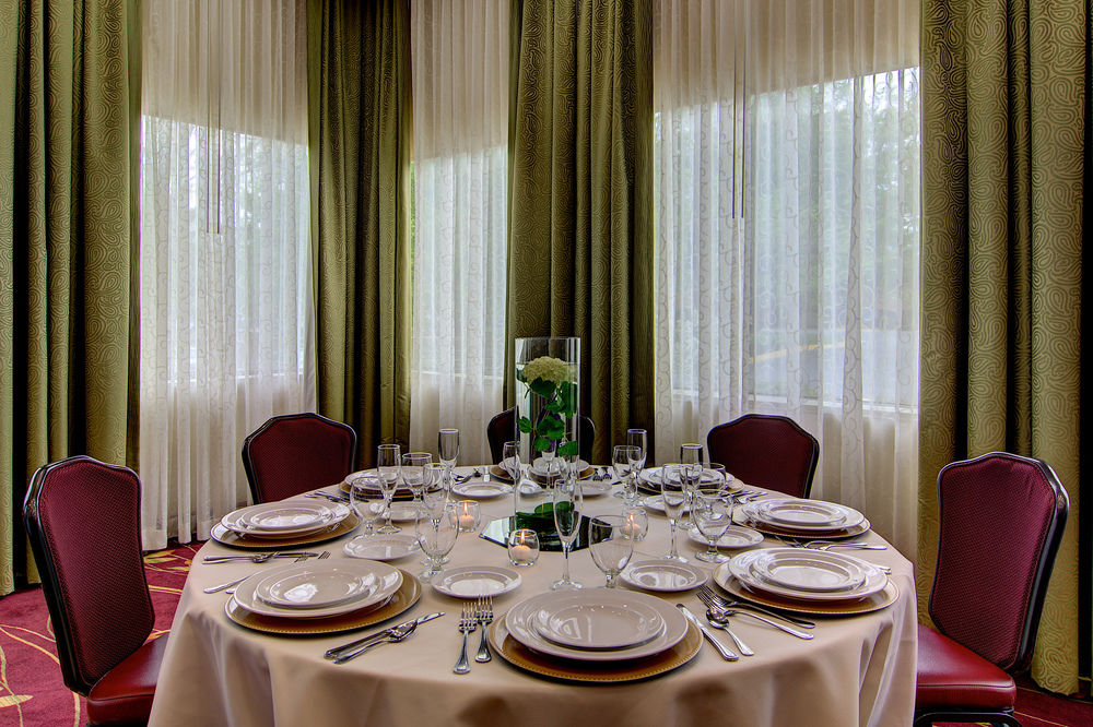 Holiday Inn Express & Suites