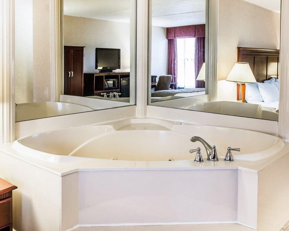Clarion Inn & Suites Airport