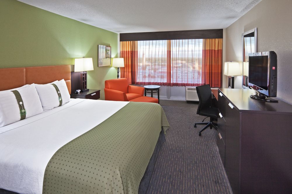 HOLIDAY INN TULSA CITY CENTER