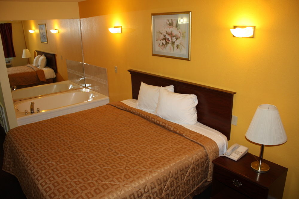 Stonewood Inn & Suites Carrollton - Smithfield