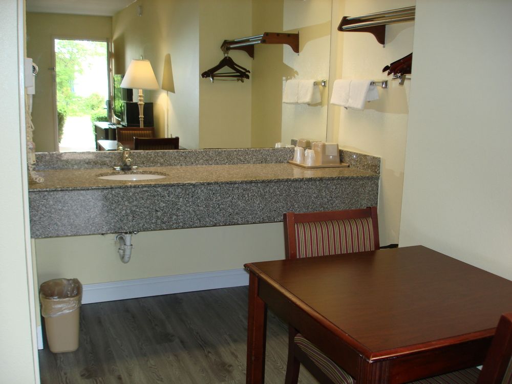 Econo Lodge Texarkana I-30