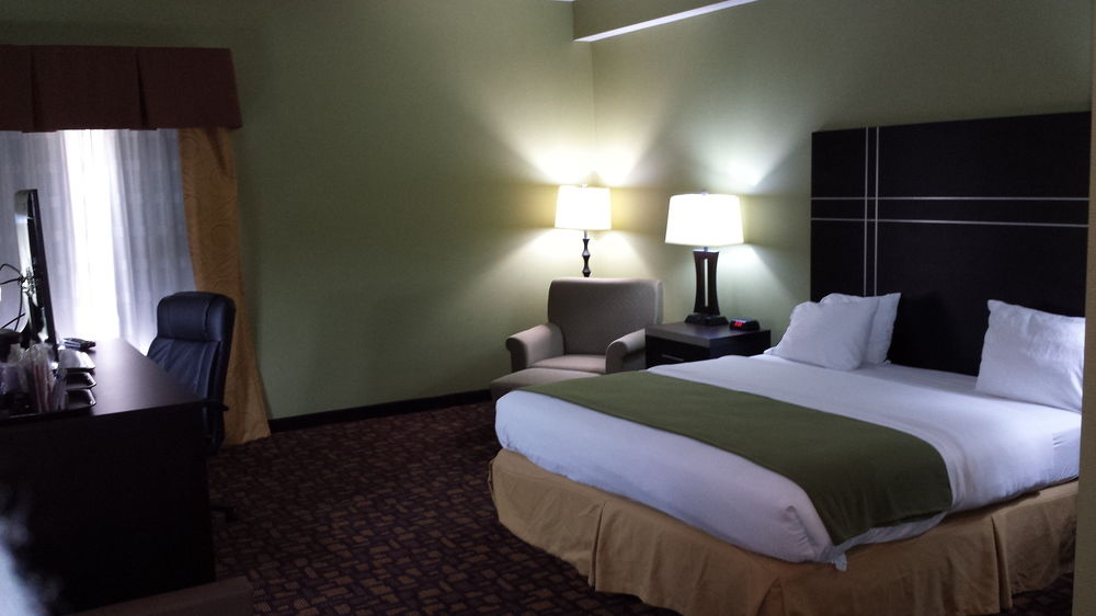 HOLIDAY INN EXPRESS EDGEWOOD-I-95