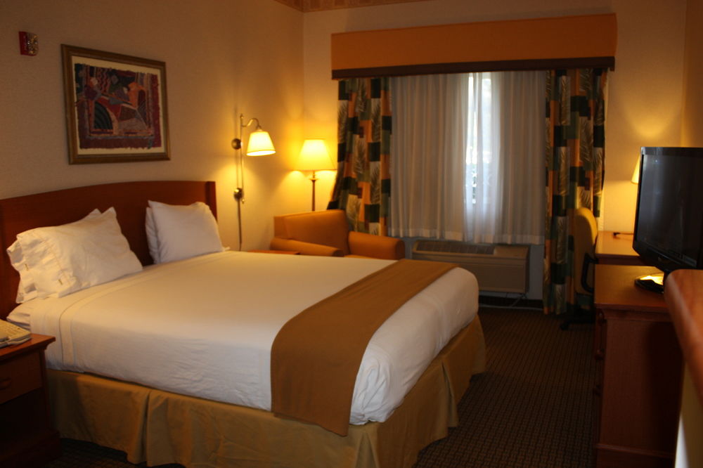 Holiday Inn Express Madera - Yosemite Park Area, an IHG Hotel