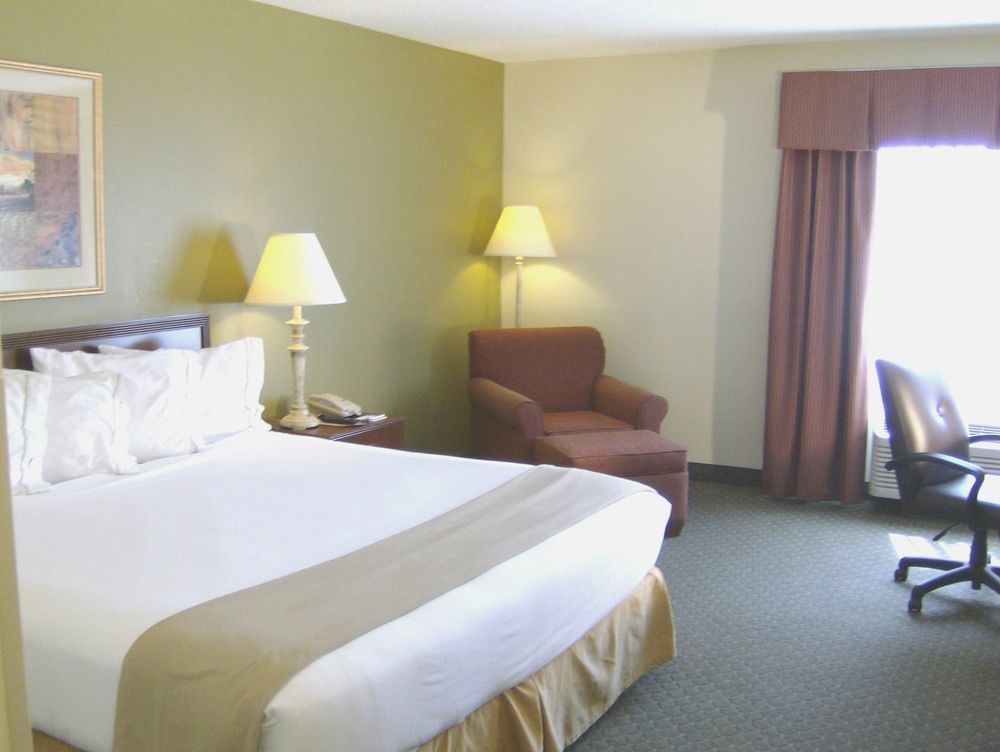 HOLIDAY INN EXPRESS EVANSVILLE - WEST