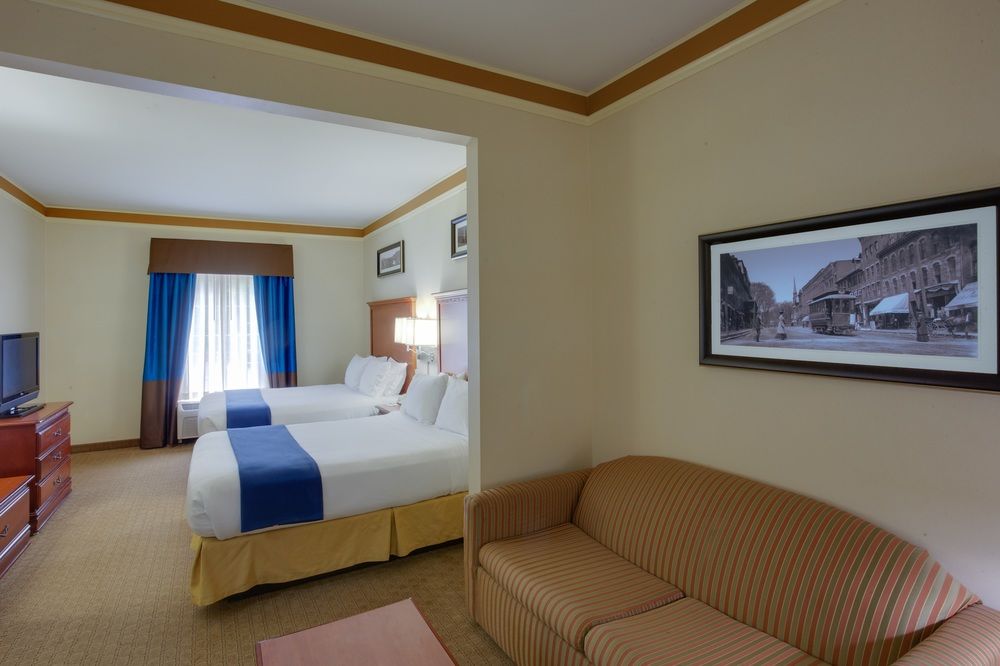 Holiday Inn Express Hotel & Suites Brattleboro, an IHG Hotel