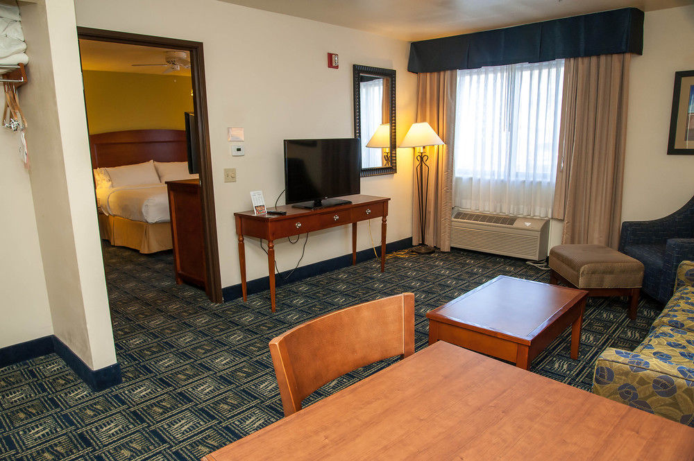 Holiday Inn Express Airport - Tucson, an IHG Hotel