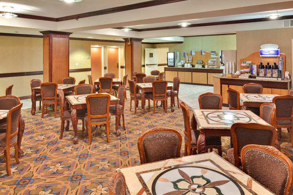 Holiday Inn Express Flint-Campus Area, an IHG Hotel