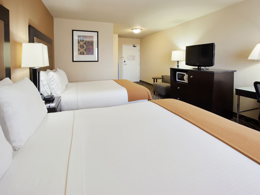 HOLIDAY INN EXPRESS UNION CITY