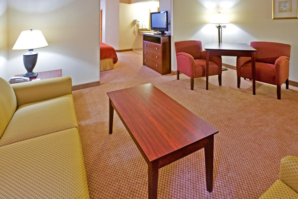 Holiday Inn Express & Suites Irving Conv Ctr - Las Colinas