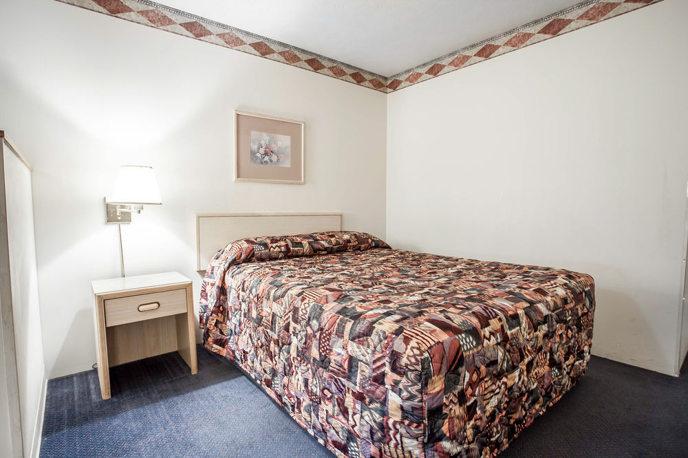 Rodeway Inn AND Suites