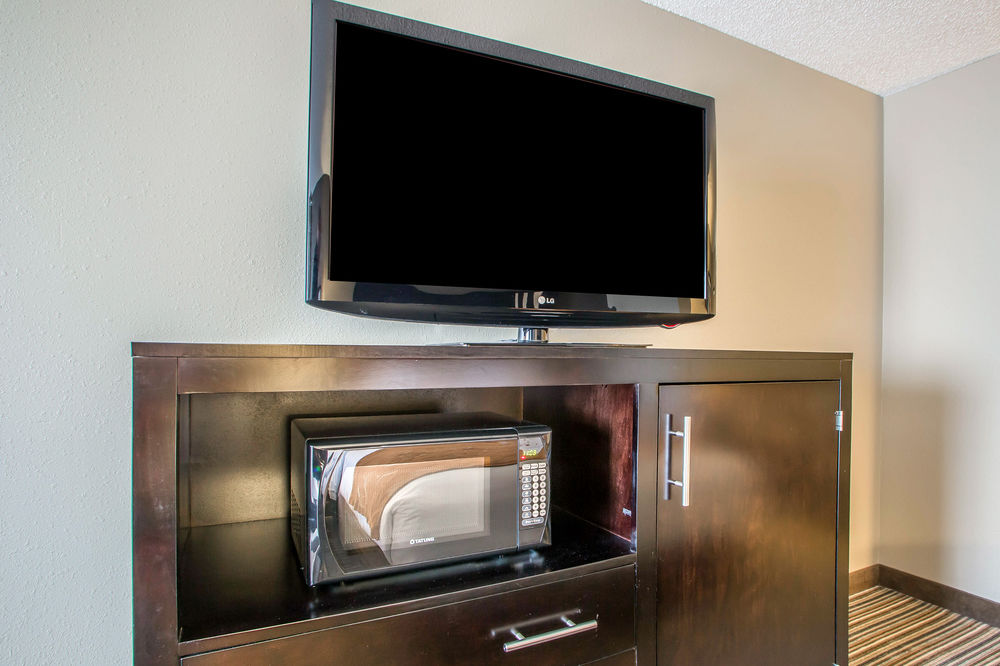Holiday Inn Express & Suites Hayward, an IHG Hotel