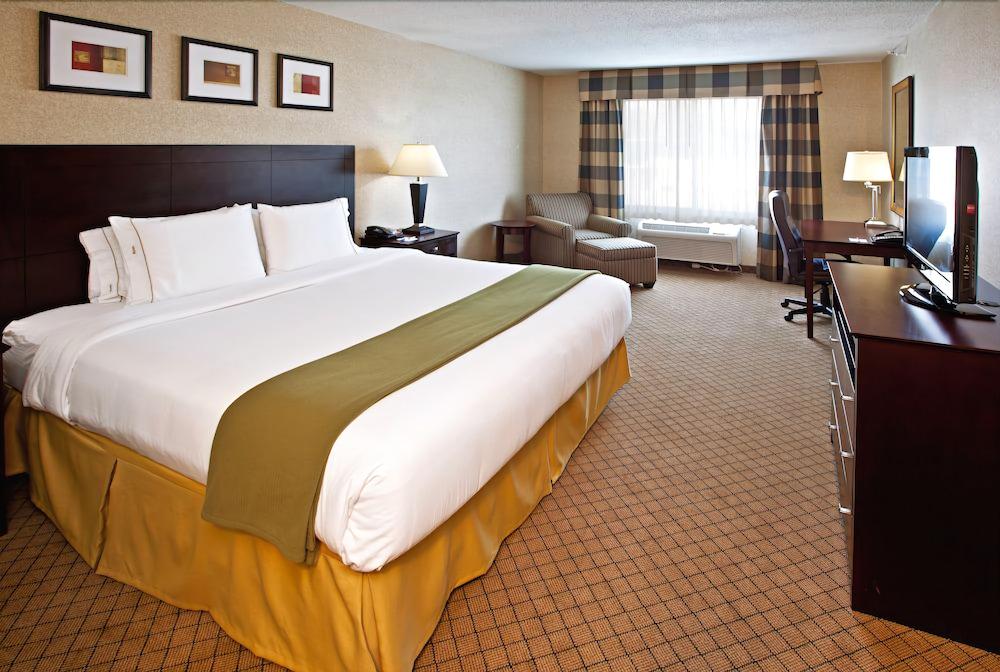 HOLIDAY INN EXPRESS HOTEL AND SUITES GOSHEN