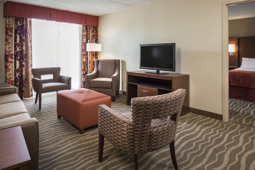 HOLIDAY INN HOTEL AND SUITES