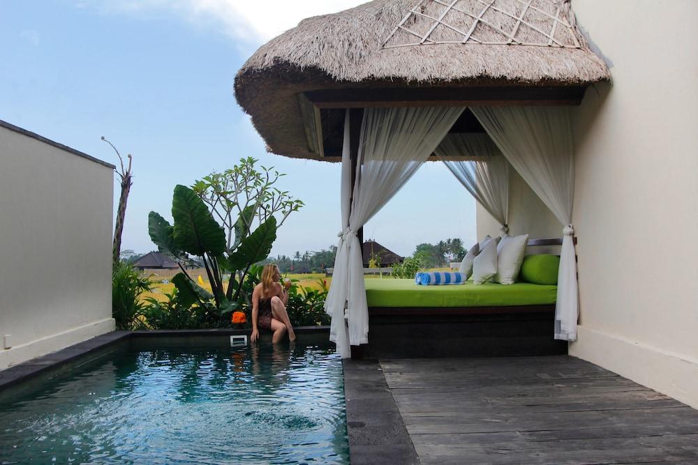 ALAM PUISI VILLA