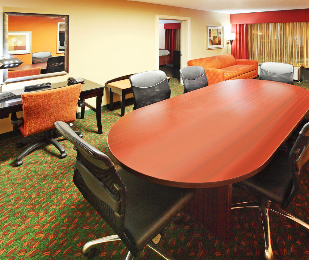 Holiday Inn Express Suites South - Tyler, an IHG Hotel