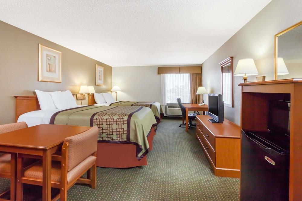 Days Inn & Suites by Wyndham New Iberia