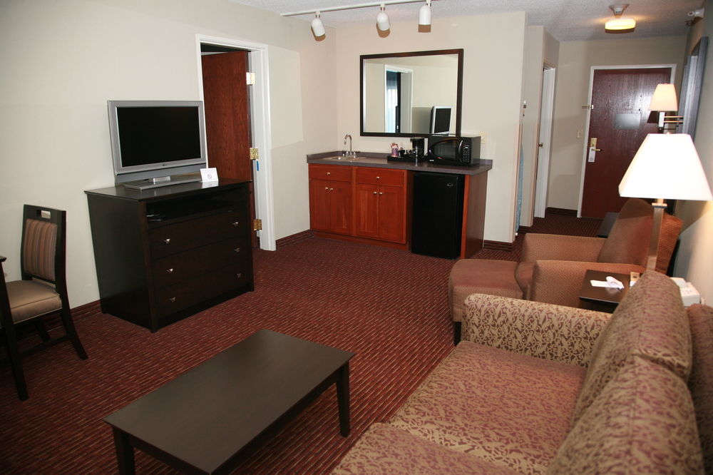 HOLIDAY INN EXPRESS FORT WAYNE-EAST (NEW HAVEN)