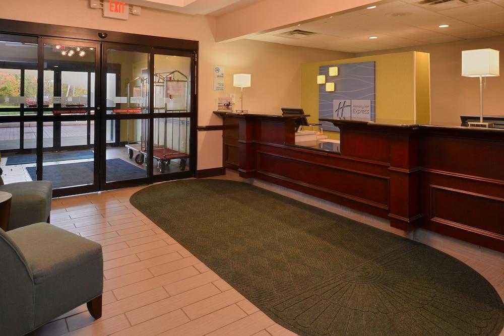 HOLIDAY INN EXPRESS HOTEL AND SUITES YOUNGSTOWN (N. LIMA/BOARDMAN)