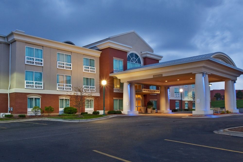 HOLIDAY INN EXPRESS HOTEL AND SUITES GRAND RAPIDS-NORTH
