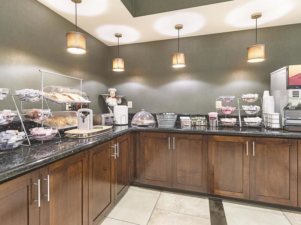 La Quinta Inn & Suites by Wyndham Bel Air/I-95 Exit 77A