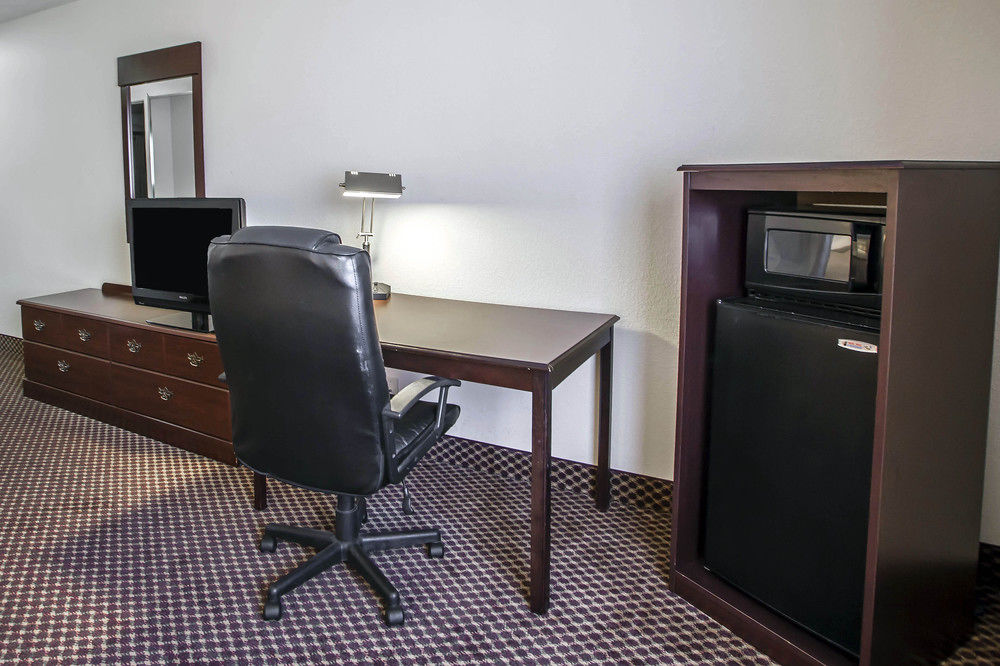 Quality Inn & Suites Bloomington University Area