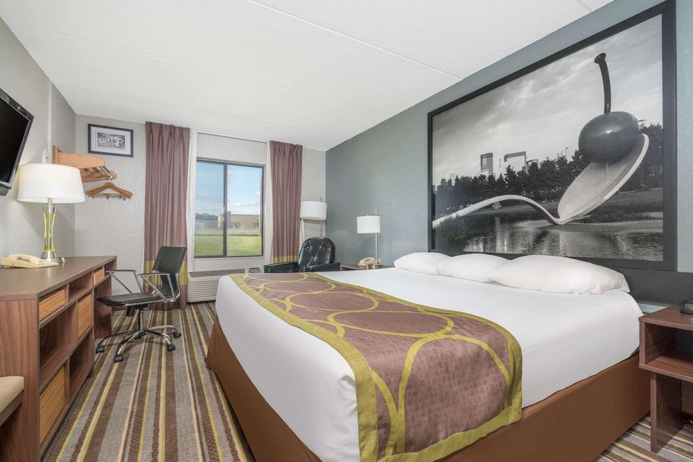 Super 8 by Wyndham Bloomington/Airport