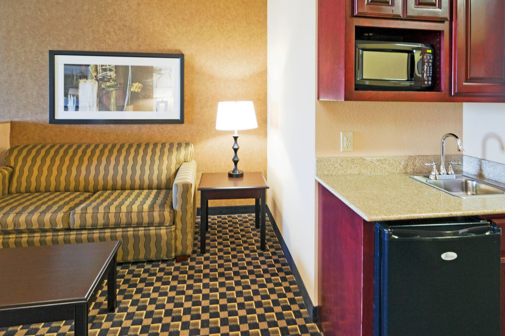 Holiday Inn Express Hotel & Suites Ennis, an IHG Hotel