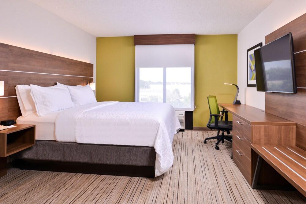 HOLIDAY INN EXPRESS HOTEL AND SUITES TAMPA-ANDERSON