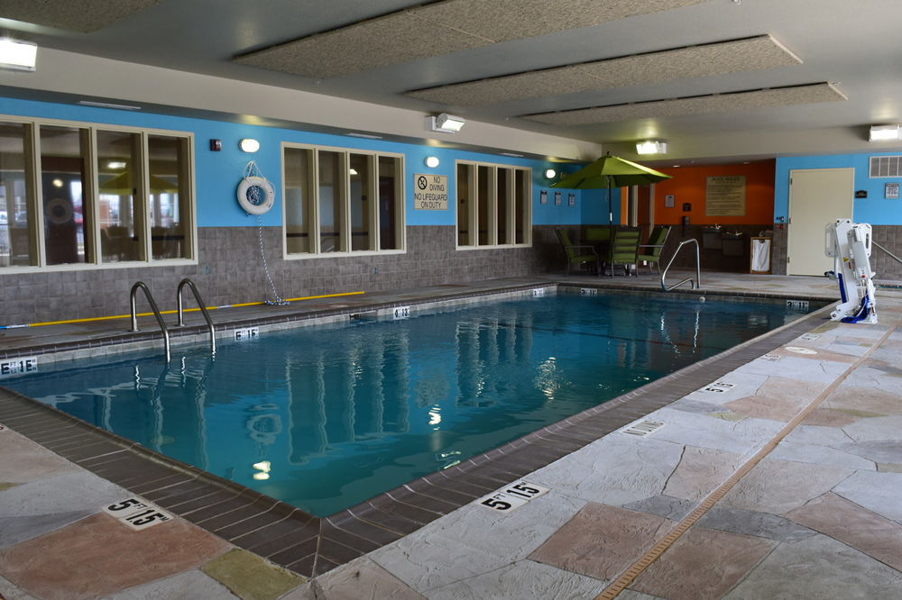 HOLIDAY INN EXPRESS HOTEL AND SUITES SWIFT CURRENT