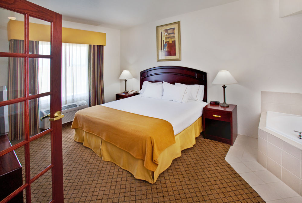 Holiday Inn Express and Suites Le Mars