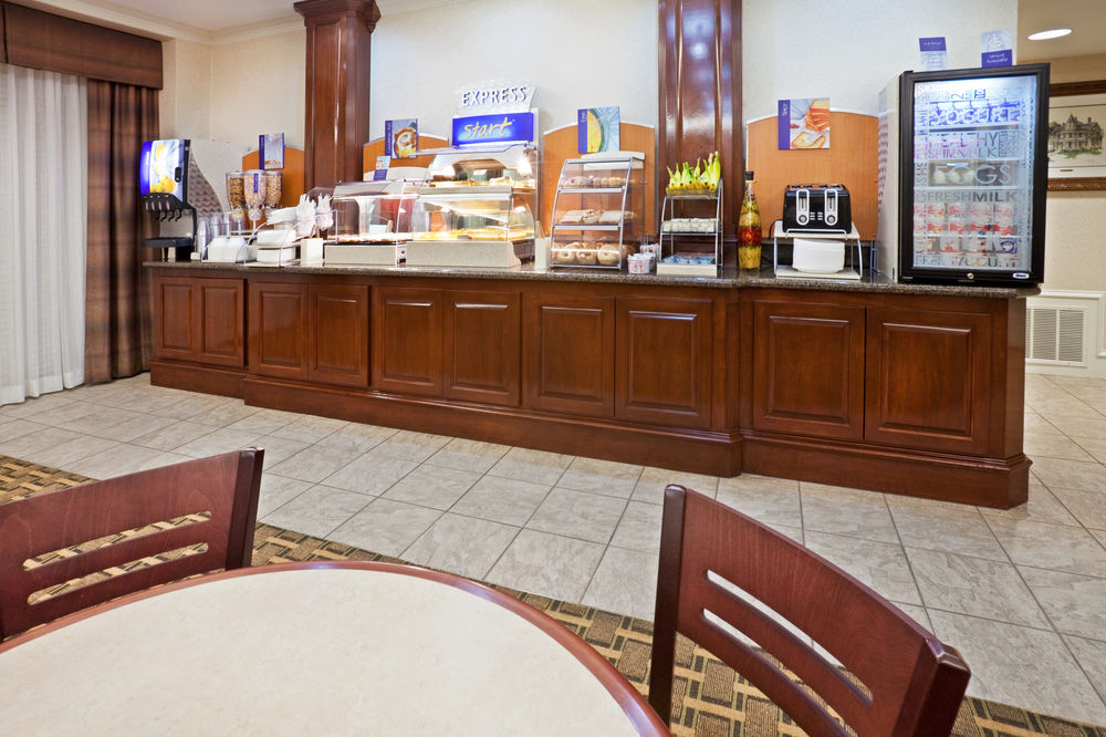 Holiday Inn Express & Suites Waxahachie, an IHG Hotel