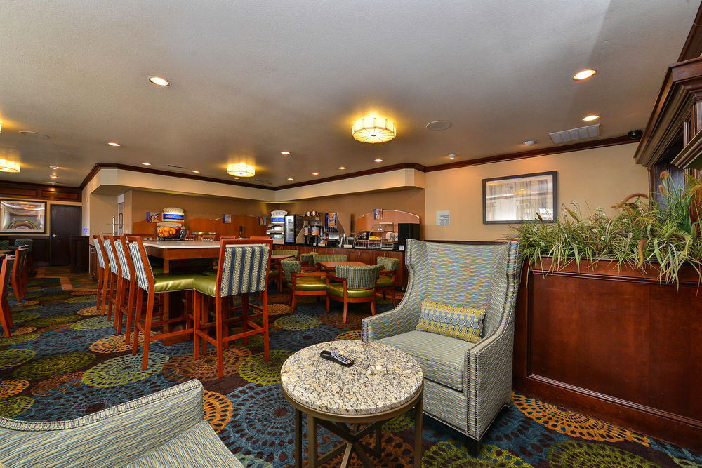 Holiday Inn Express Portland SE- Clackamas Area, an IHG Hotel