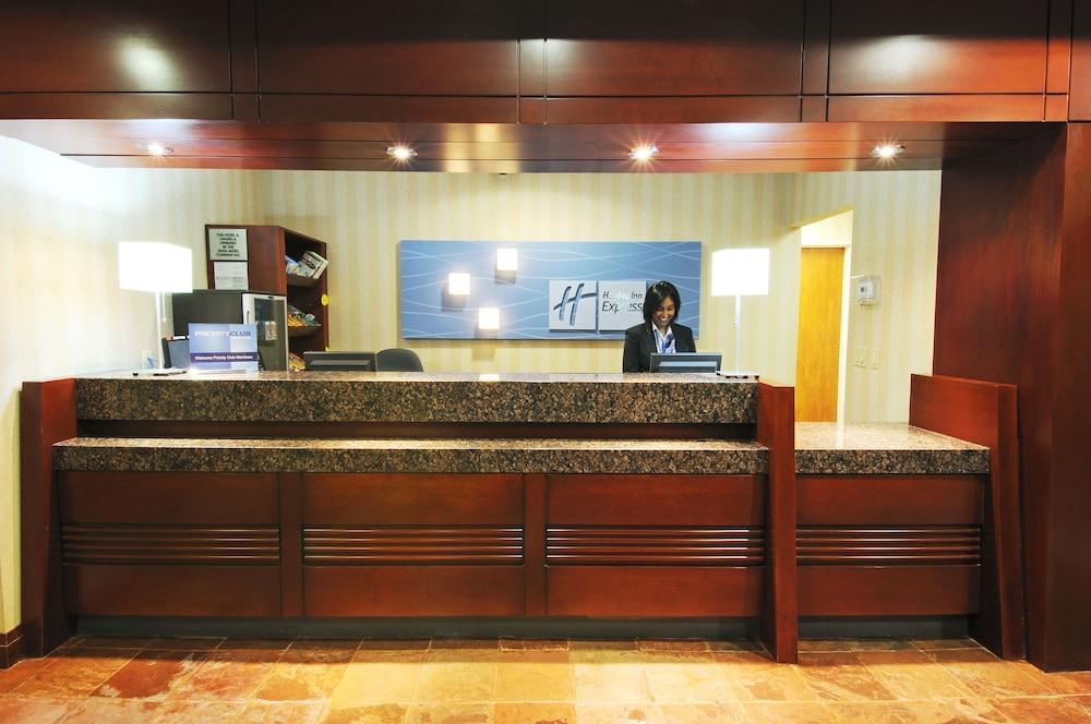 HOLIDAY INN EXPRESS HOTEL AND SUITES BRAMPTON