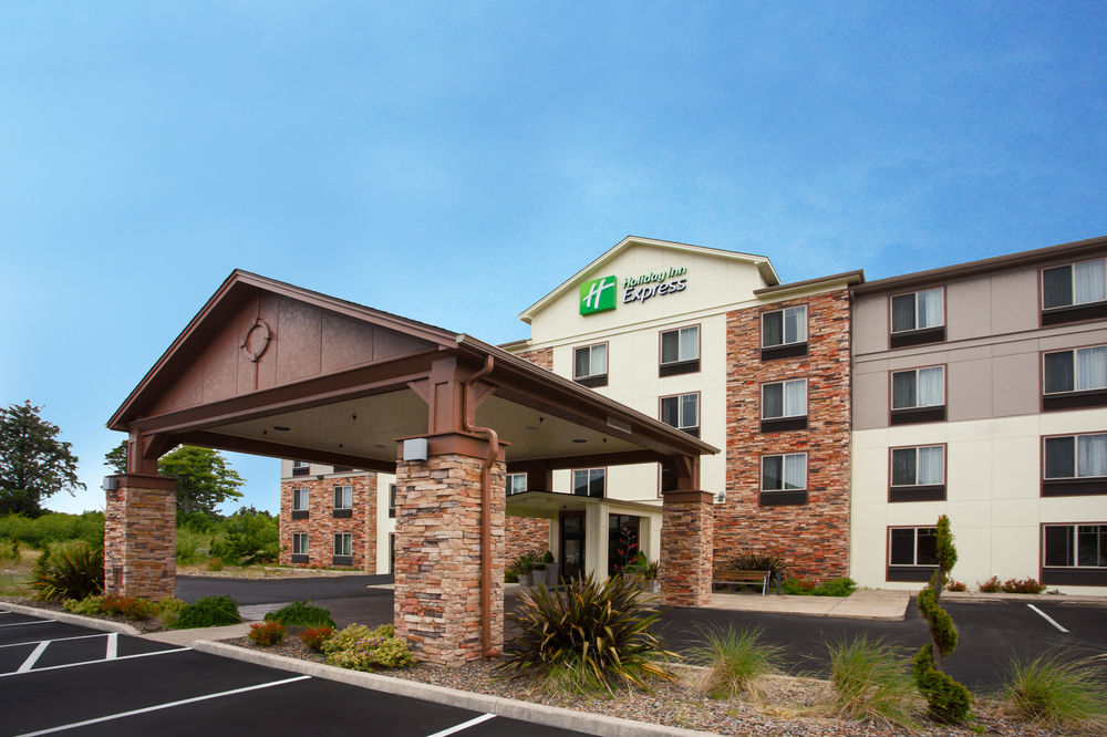 HOLIDAY INN EXPRESS HOTEL AND SUITES NEWPORT
