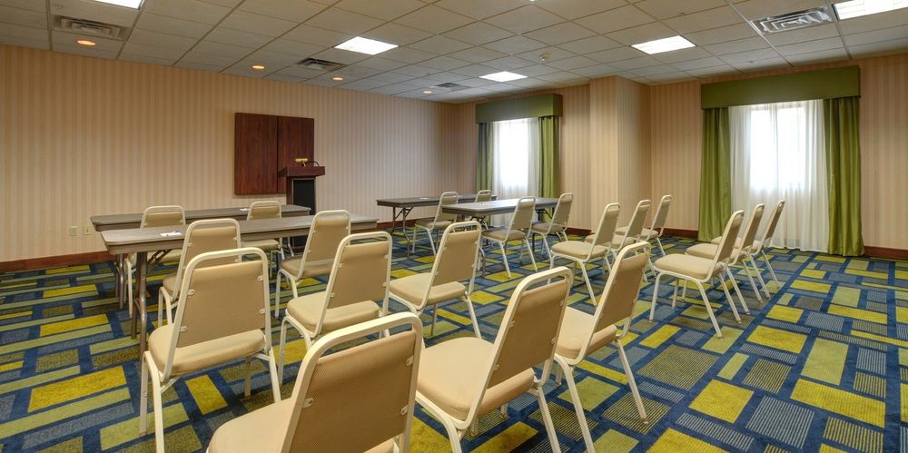 HOLIDAY INN EXPRESS HOTEL AND SUITES MIDWEST CITY