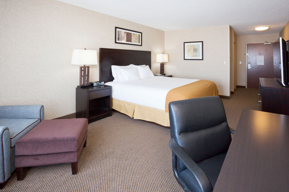 Holiday Inn Express Hotel & Suites Grand Forks, an IHG Hotel
