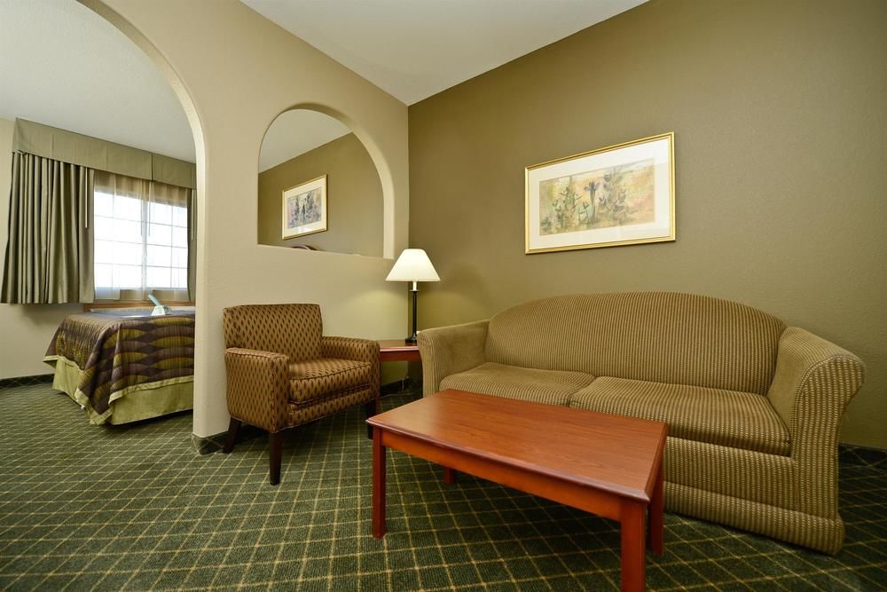 Best Western Plus Tulsa Inn & Suites