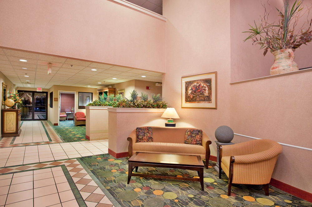 HOLIDAY INN EXPRESS HOTEL AND SUITES BATESVILLE