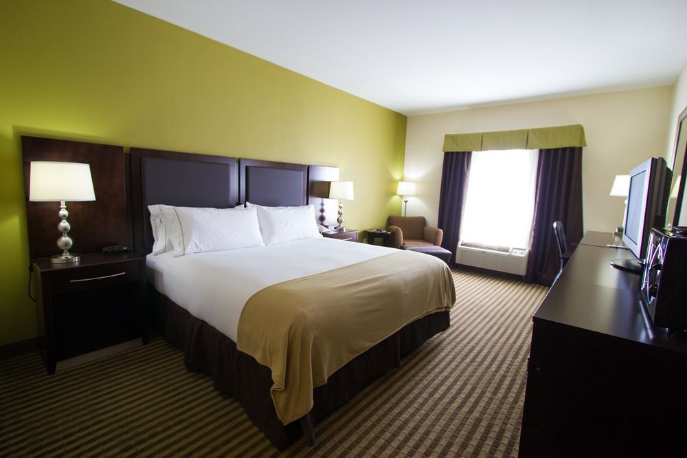 HOLIDAY INN EXPRESS HOTEL & SUITES NACOGDOCHES