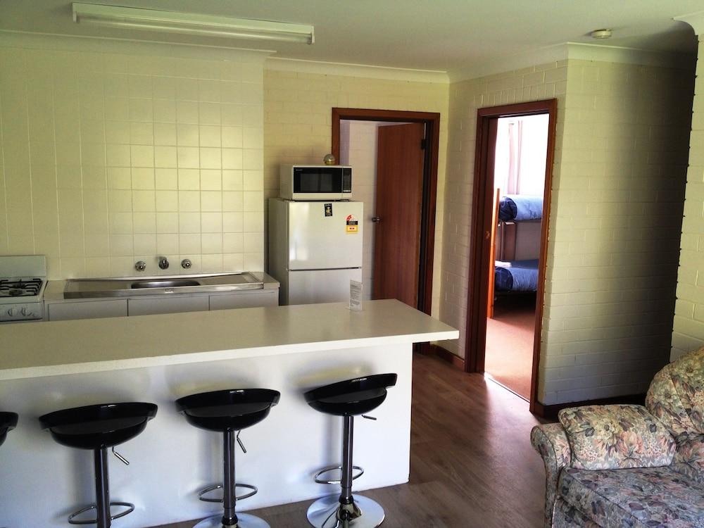 Emu Beach Chalets