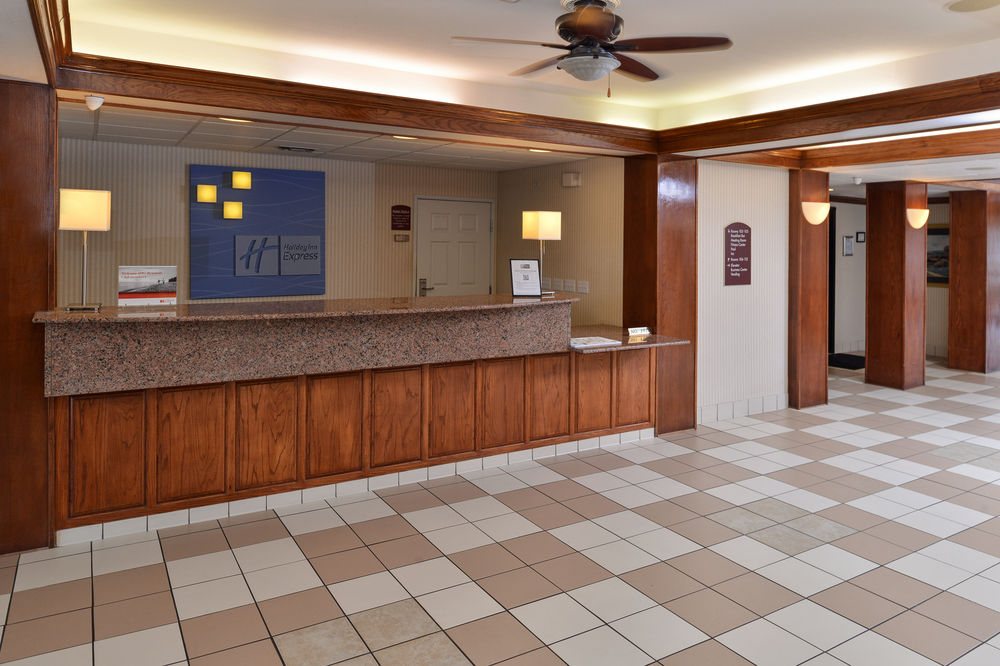 HOLIDAY INN EXPRESS HOTEL AND SUITES BROWNWOOD