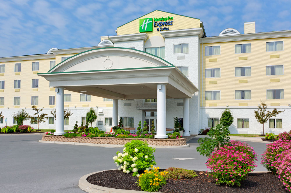 HOLIDAY INN EXPRESS HOTEL AND SUITES WATERTOWN-THOUSAND ISLANDS