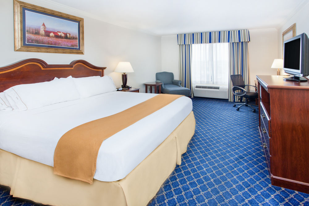 Holiday Inn Express & Suites Douglas, an IHG Hotel