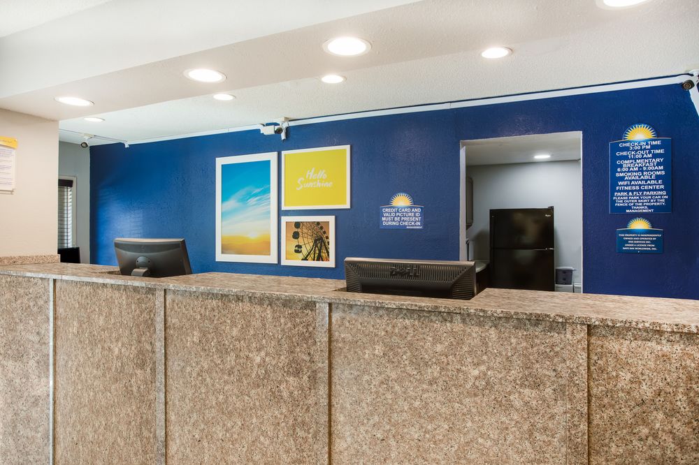 Days Inn by Wyndham College Park Airport Best Road